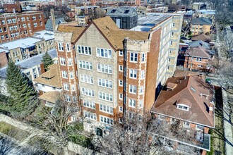 Building Photo - 1608 W Sherwin Ave