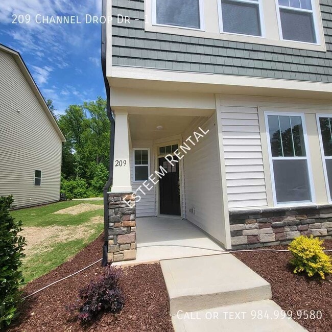 Building Photo - 209 Channel Drop Dr