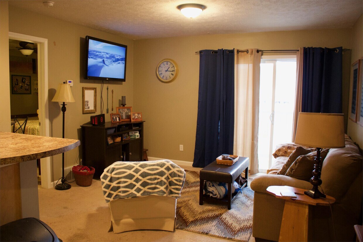 Foto principal - 2455 1st Ave
