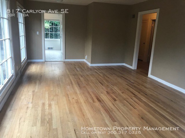 Building Photo - 817 Carlyon Ave SE