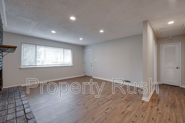 Foto del edificio - 4057 Arbor Pl Ln