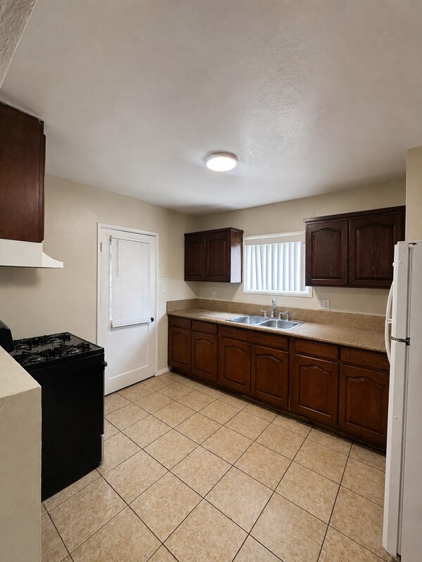 Foto del edificio - 1512 W 103rd St