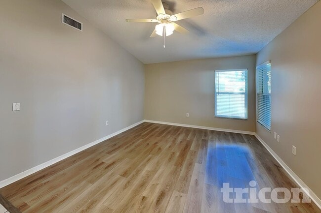 Building Photo - 1817 Landside Dr