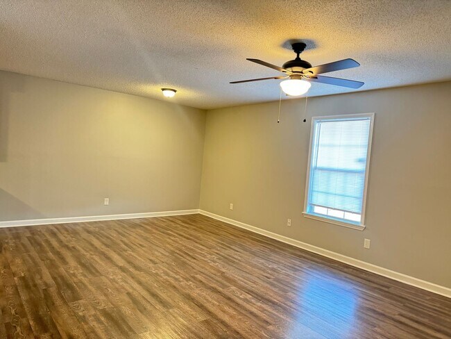 Foto del edificio - 3895 Northeast Dr