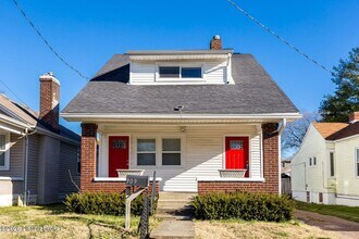 Building Photo - 909 Ash St