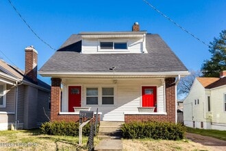 Building Photo - 909 Ash St