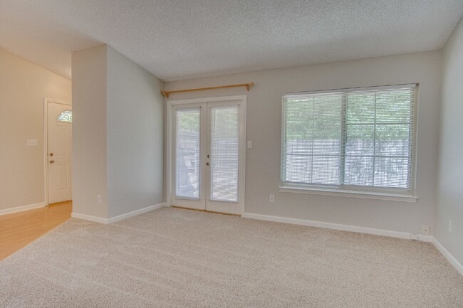 Building Photo - North Pensacola 3BR/2BA Home Near UWF Featuring Vaulted Ceilings & Privacy-Fenced Backyard