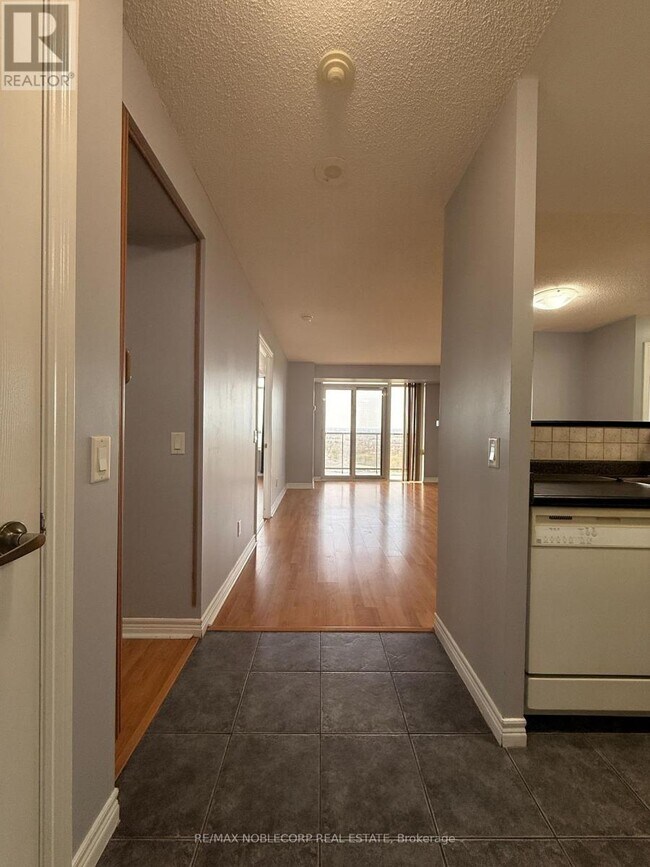 Photo du bâtiment - 710 Humberwood Blvd