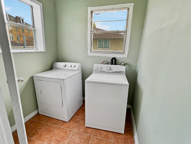 Building Photo - 2327 Ursulines Ave