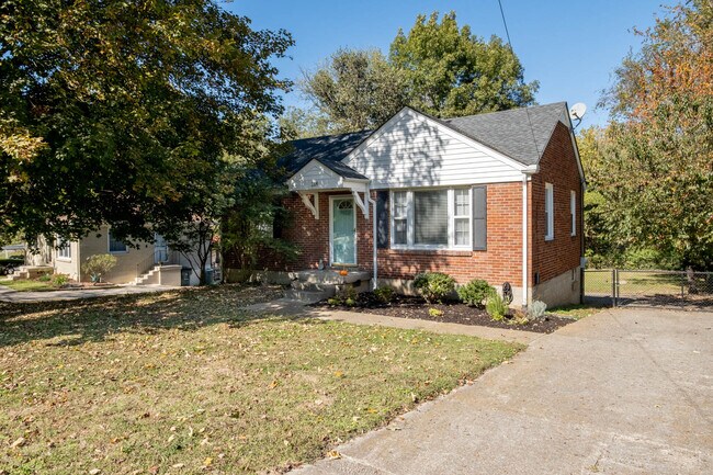Building Photo - 2109 Geneiva Dr