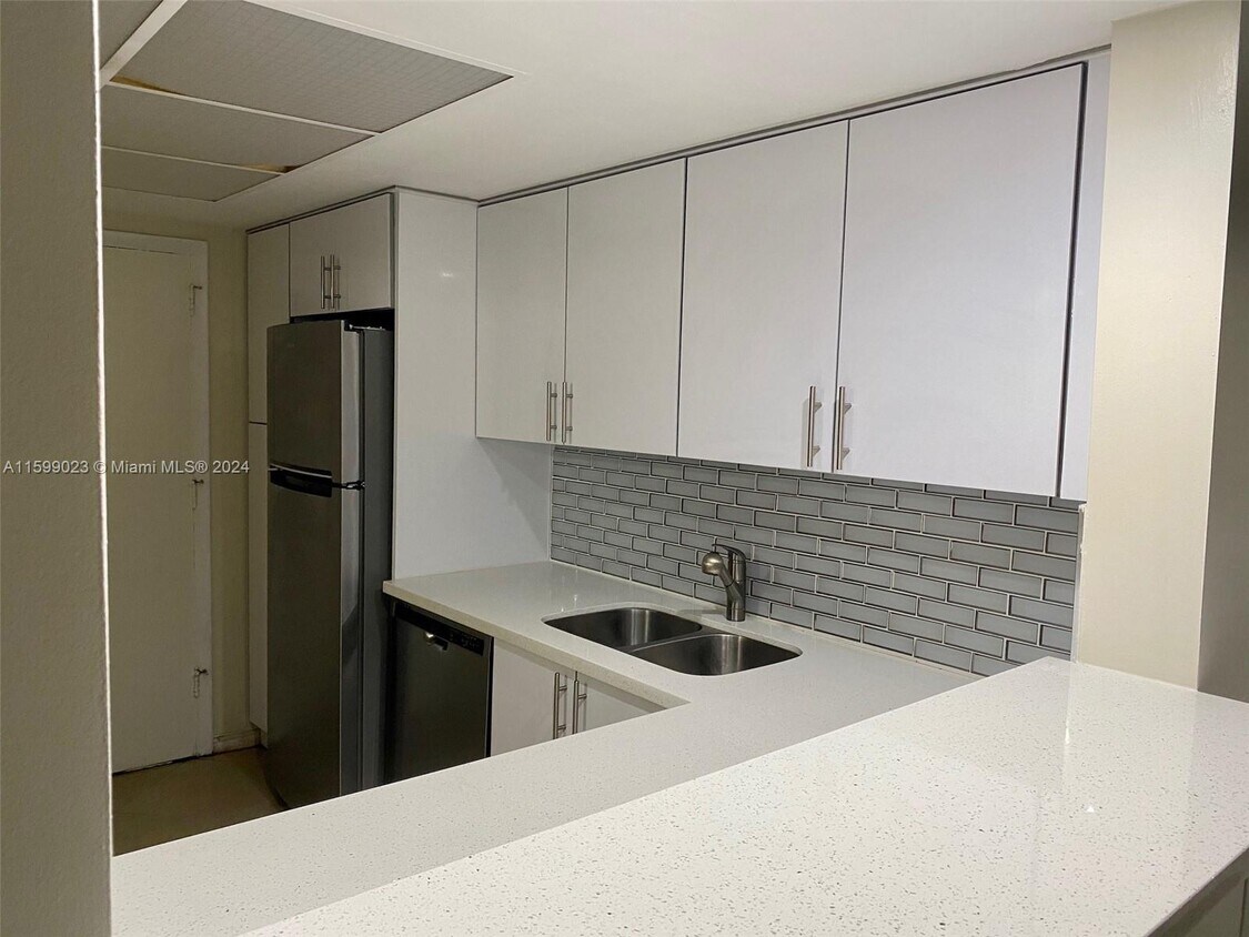 Primary Photo - 1591 NE Miami Gardens Dr