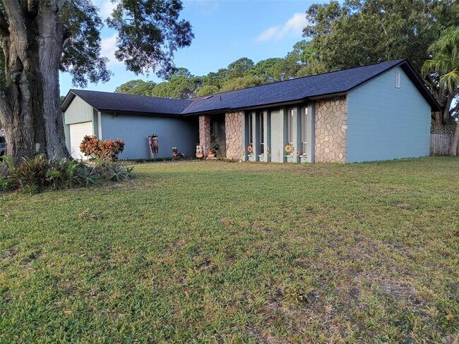 Building Photo - 10700 Gardenwood Rd