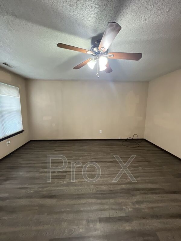 Foto del edificio - 3121 E 12th St