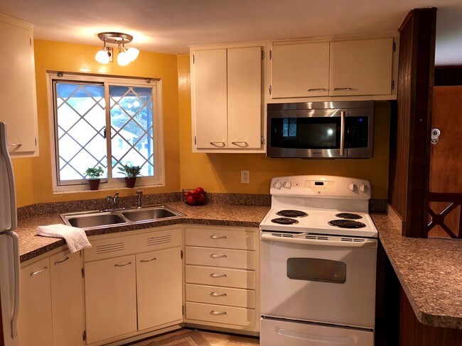 Cocina - 2089 Louisa Ave