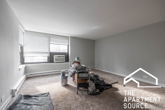 Building Photo - 445 W Wellington Ave