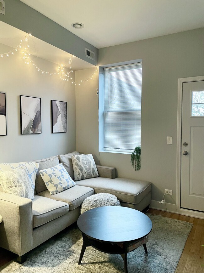 Foto del edificio - 2135 S Fairfield Ave