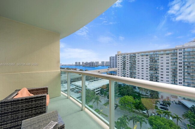 Foto del edificio - 19380 Collins Ave