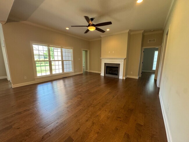 Foto del edificio - 1308 Burl Woods Ct