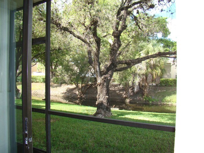 Foto del edificio - 11557 NW 45th St