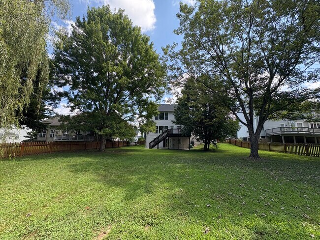 Building Photo - 10016 Carters Grove Rd
