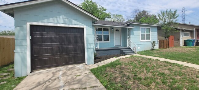 Building Photo - ALAMO HEIGHTS GEM