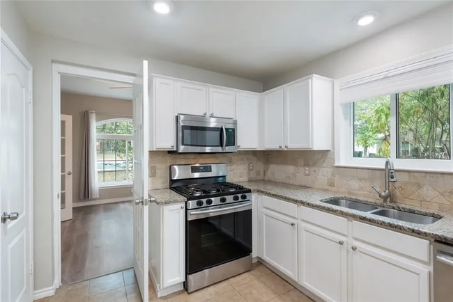 Building Photo - 5042 Cleves St