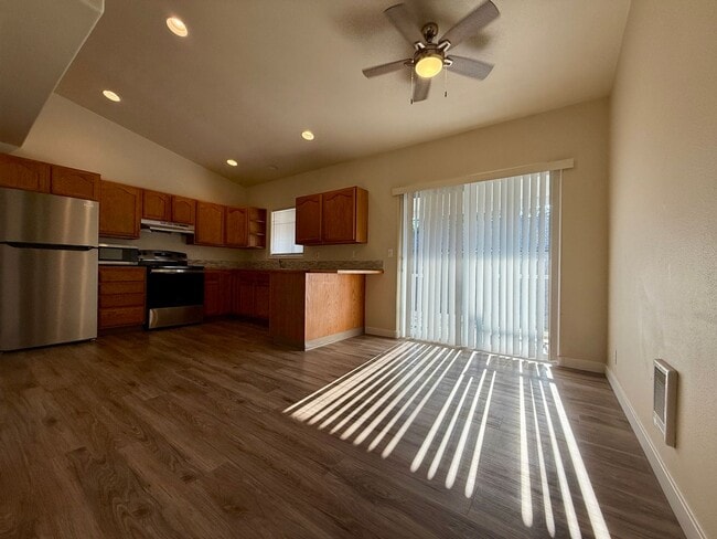 Building Photo - CHECK OUT THIS NEWLY REMODELED! 2 BEDROOM ...