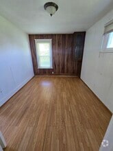 Building Photo - 409 3rd St S
