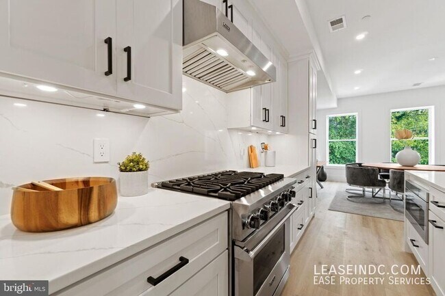 Foto del edificio - 3524 Park Pl NW