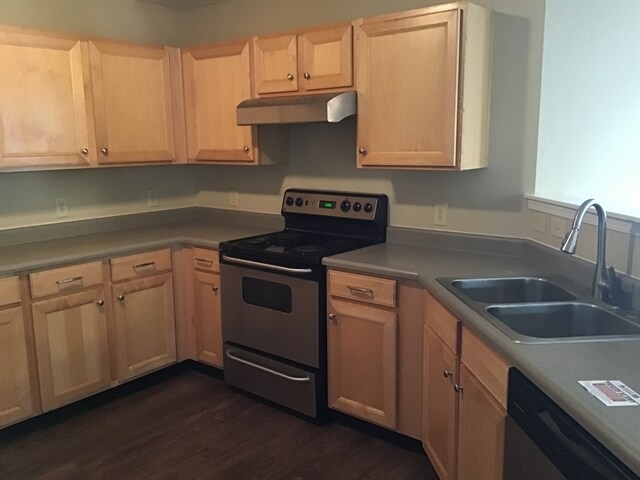 Building Photo - 10580 McClain Dr