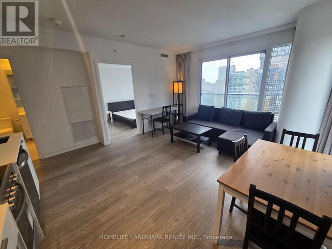 Photo du bâtiment - 181-1181 Dundas St E
