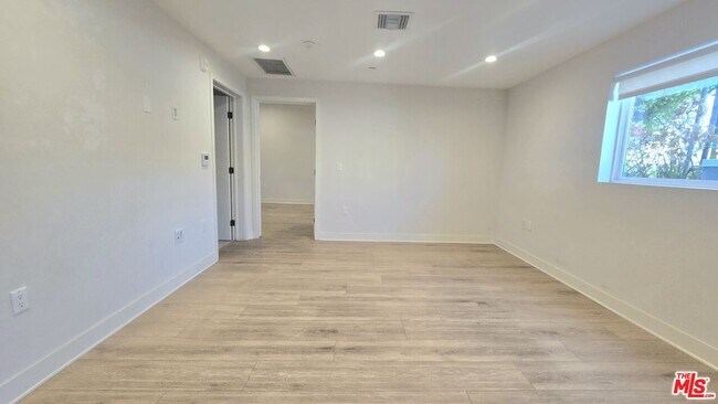 Building Photo - 1530 S Hayworth Ave