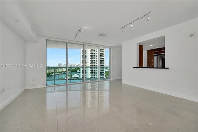 Foto del edificio - 19400 Turnberry Way