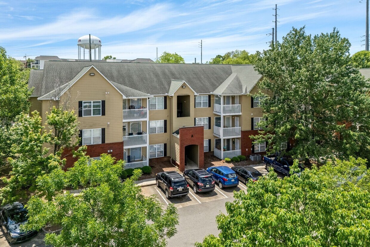 Foto principal - 340 N Donahue Dr