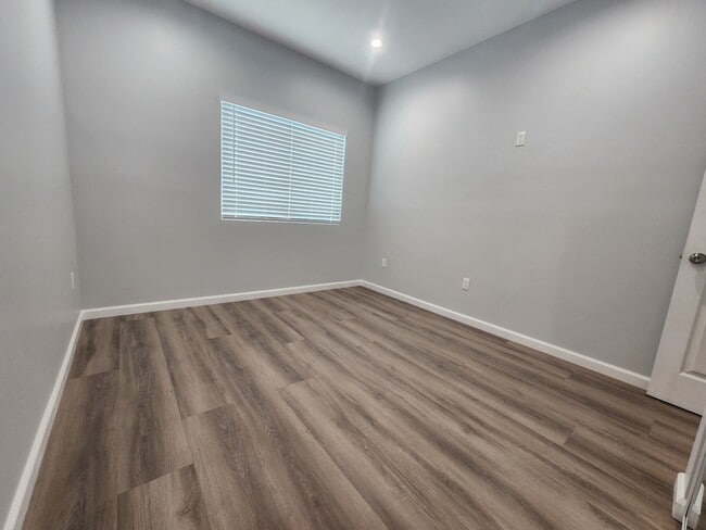 Building Photo - 15524 Tupper St