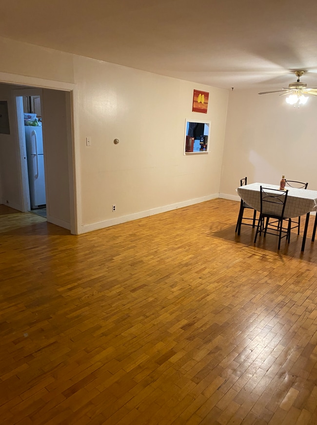 Photo du bâtiment - 3 Bedroom Apartment for Rent – Available April 1st