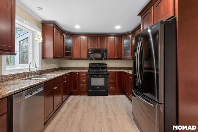 Foto del edificio - 319 Montibello Dr