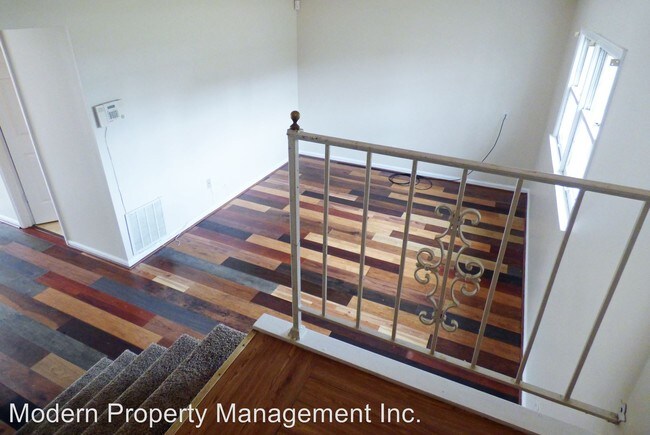 Building Photo - 402 Whispering Hills Dr