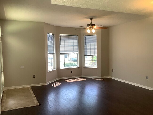 Foto del edificio - Spacious 3BR/3BA Townhome in PRIME location!!