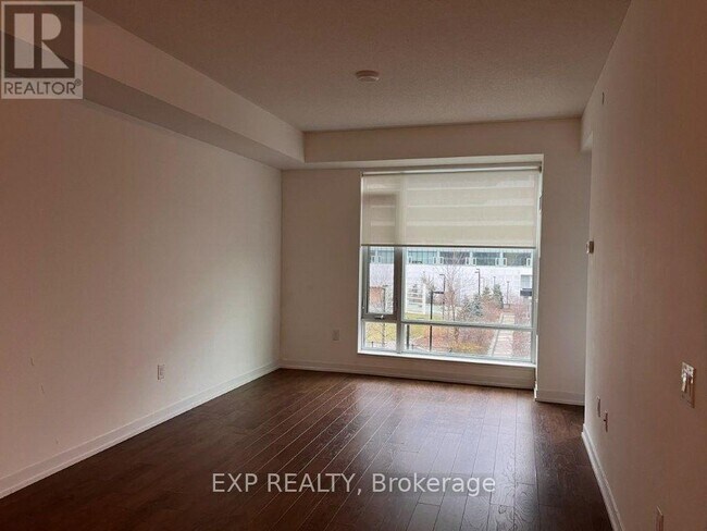 Photo du bâtiment - 2560 Eglinton Ave W