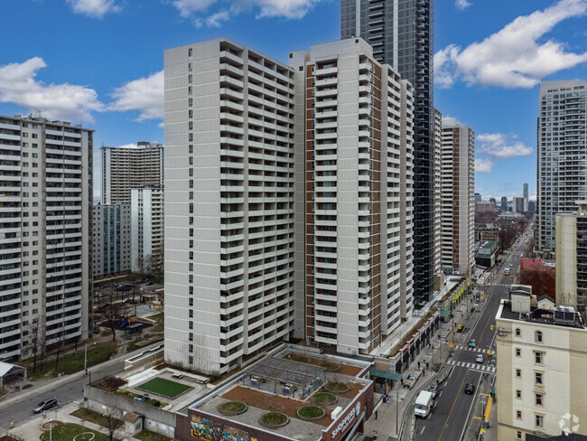 Building Photo - 565 Sherbourne St