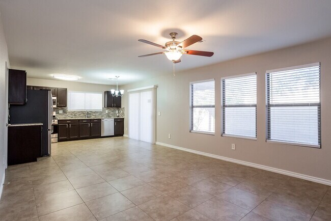 Foto del edificio - 2809 E Cherry Hills Dr
