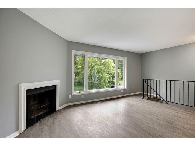 Foto del edificio - 527 Broadway Ave N