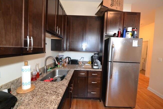 Foto del edificio - 1758 W Montrose Ave