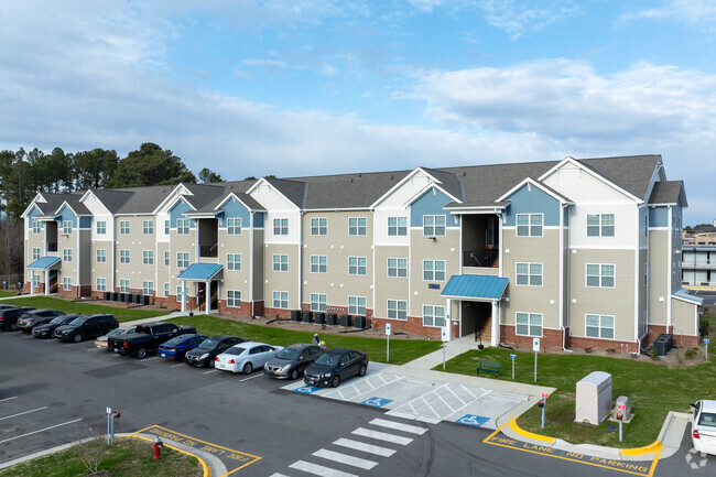 Building Photo - The Retreat at Selma