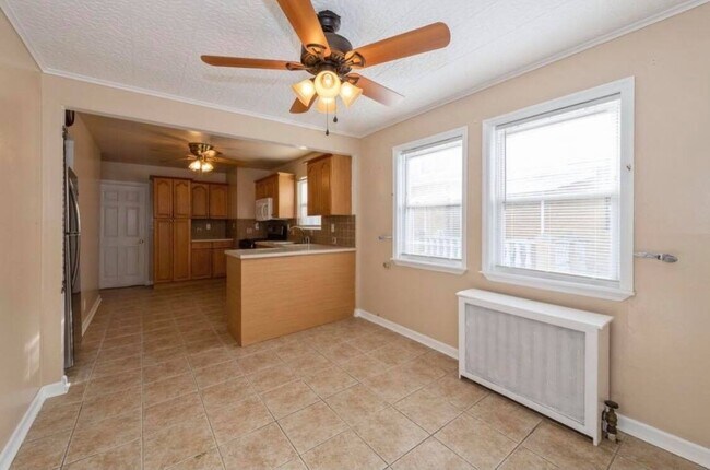 2FL Living Space - 221 Bay 8th St