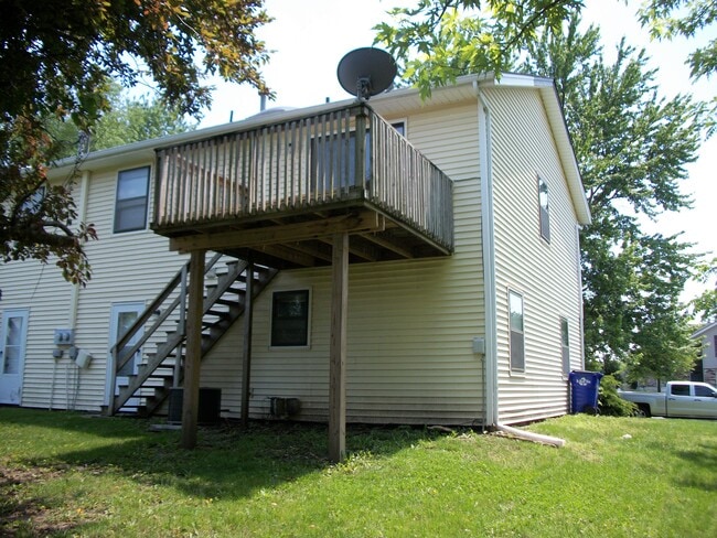 Building Photo - 1140 E Johnston St