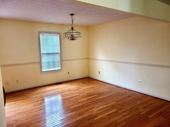 Building Photo - 168 Saratoga Cir