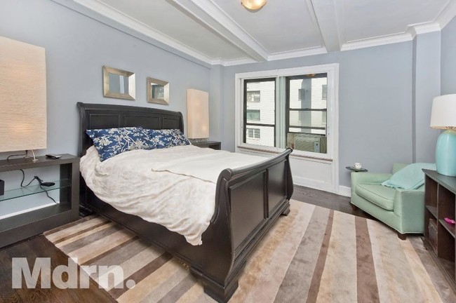 Building Photo - 120 W 58th St