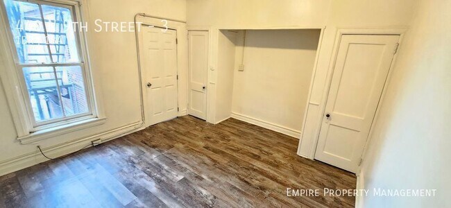 Building Photo - 2nd Floor: 1 Bedroom/ 1 Bathroom Apartment...